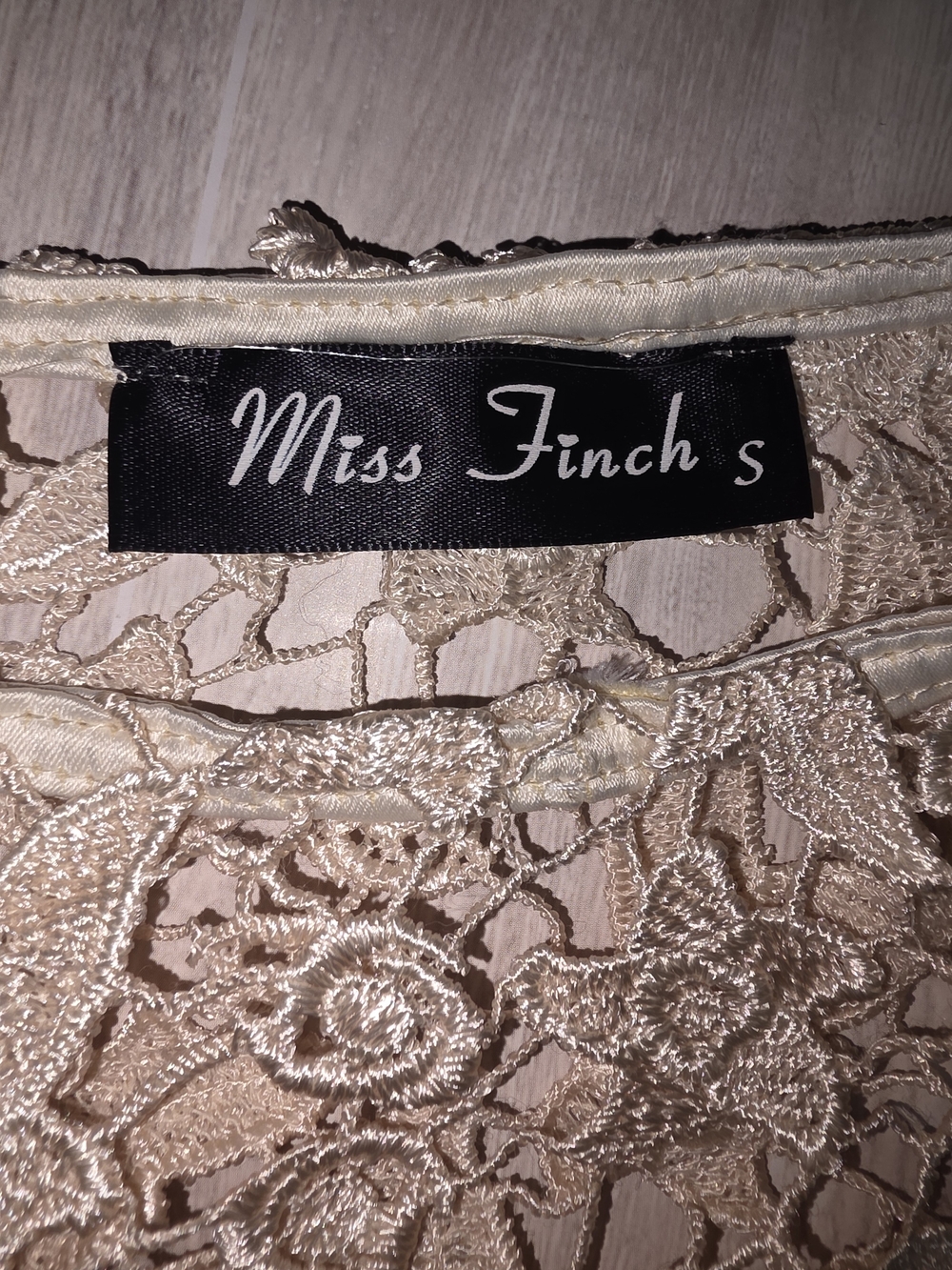 Miss Finch Sz Small Delicate Beige Floral Lace Overlay Tank Top - Picture 5 of 10